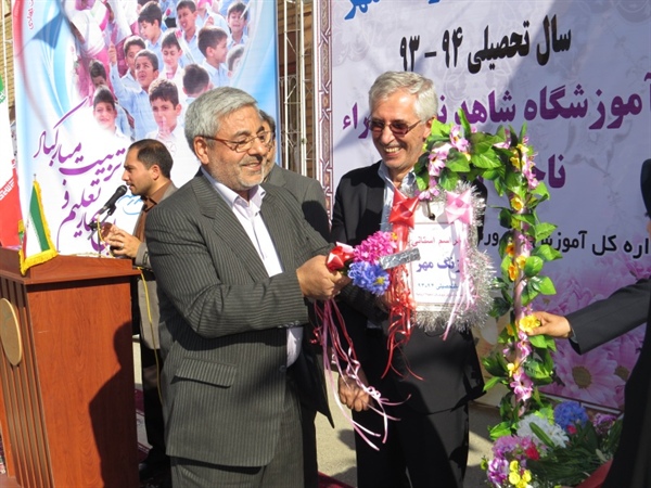 مراسم زنگ مهر سال تحصیلی 94-93 همزمان با سراسر کشور در مدارس شهر ارومیه (1 مهـــر ماه 1393)